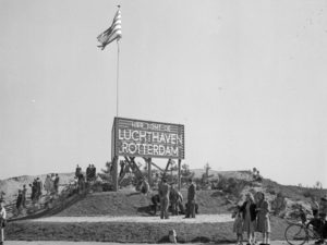 Opening luchthaven Zestienhoven
(Fototechnische Dienst Rotterdam, 1948)